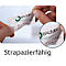 Hände halten ein Etikett der Firma Baumer. Auf dem Etikett sind Logo, Informationen und der Schriftzug „Strapazierfähig“ zu sehen.