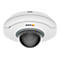 Caméra de sécurité blanche et ronde avec dôme noir. Logo AXIS.