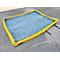 Tapis de confinement rectangulaire jaune avec revêtement intérieur gris sur une surface grise.