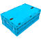 Boîte en plastique bleu clair, rectangulaire, pliée, avec couvercle et fermetures. Détails de la construction visibles.