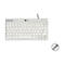 Weiße, kompakte QWERTY-Tastatur von BakkerElkhuizen mit USB-Kabelanschluss vor weißem Hintergrund.