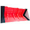 Barrière de protection contre les inondations rouge et modulaire, composée de plusieurs pièces.