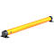 Barrière cylindrique jaune avec extrémités et supports noirs.