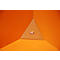 Ein orangefarbener Eckbereich mit einem perforierten dreieckigen Element, das an einer Wand befestigt ist, durch das ein kleiner Knopf verläuft.