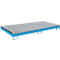 Blauw platform met metalen rooster en poten.