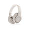 Beige KopfhÃ¶rer, das Logo von Beats ist auf den Ohrmuscheln sichtbar.