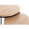 Zwei runde Beistelltische mit Holzplatten, schwarzem Rahmen und Beinen. Der obere Tisch überlappt den unteren.