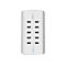 Weißes Belkin-Ladegerät mit 10 USB-Anschlüssen. Oben steht Belkin. Unter den Anschlüssen eine grüne LED.