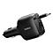 Chargeur de voiture Belkin noir avec ports USB et USB-C. Le connecteur USB-C est partiellement branché.