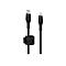 Ein schwarzes Ladekabel mit USB-C und Lightning-Anschluss, neben einem schwarzen Kabelhalter. Beide Kabel sind mit einer texturierten Umhüllung versehen.