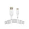 Weißes USB-C-Kabel mit USB-A-Anschluss, auf weißem Grund. Auf dem Kabel ist das Belkin-Logo zu sehen.