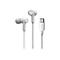 Écouteurs intra-auriculaires gris clair avec connecteur USB-C sur fond blanc. Le mot "belkin" est visible sur chaque écouteur.