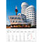 Kalender mit Blick auf das Neue Zollhof in Düsseldorf, Deutschland, mit dem Rheinturm im Hintergrund. Oktober 2026.