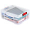Boîte de rangement transparente en plastique avec fermoirs rouges, remplie de documents et de classeurs.