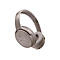 Beige Bose Bluetooth-Kopfhörer vor weißem Hintergrund.