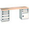 Werkbank met houten blad, grijze lades en kast.