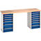 Blauer Werkbank mit Holzarbeitsplatte. Unterbau mit Schubladen. In Weiß gehalten.