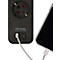 Zwarte USB-oplader met een telefoon aangesloten. De oplader zegt: "USB-Charger 5,0V DC 3,1A 15,5W".