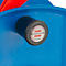 Gros plan sur la partie bleue d'un produit avec des couleurs rouge et bleu. Un autocollant rond et noir avec un logo blanc est clairement visible : brennenstuhl, deux barres rouges et 'GERMANY'.
