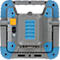 Grau-blaues, rechteckiges technisches Gerät mit Griff. Oben ein Griff, seitlich blaue und graue Elemente, Knopf mit Power-Symbol.