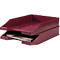 Twee bordeauxrode brievenbakken, waarvan één met papieren. De bakken zijn op elkaar gestapeld.