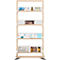 Hoge, smalle boekenplank met een houten frame en witte planken met tijdschriften en boeken.