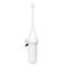 Ensemble de brosse WC blanc fixé au mur au design moderne sur fond blanc.