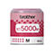 Magenta Brother BT5000M Tintenflasche mit 48,8 ml Kapazität vor neutralem Hintergrund.