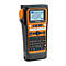 Oranje en zwarte labelprinter met display en toetsenbord. Op het display staat "PT-E310BT".