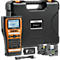 Oranje en zwarte Brother P-touch labelprinter met accessoires zoals batterij, linten en koffer.
