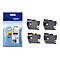 Diverses cartouches d'imprimante Brother, dont cyan, magenta, jaune et noir. Emballé dans un sac en plastique.
