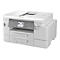 Ein weißer Brother-Multifunktionsdrucker mit Bedienfeld und Papierschubladen, auf weißem Hintergrund.