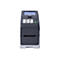 Etikettendrucker mit Display und Tastatur. Auf dem Display ist Text zu sehen. Darunter das Brother-Logo.