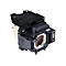Nahaufnahme eines schwarzen Projektorlampenmoduls mit metallischer Linse, das auf weißem Hintergrund isoliert ist. Auf dem Gehäuse sind Etiketten und Logos zu sehen.