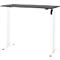 Een in hoogte verstelbaar bureau, grijs tafelblad, witte poten.