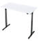 In hoogte verstelbaar bureau met wit tafelblad en zwart frame.