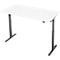 Witte in hoogte verstelbare bureau met zwarte poten en een rechthoekig tafelblad.