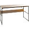 Bureau en bois avec cadre en métal noir et étagère.