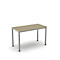 Une table rectangulaire avec du bois clair et des pieds en métal gris.