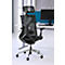 Zwarte bureaustoel met mesh rug. Hij staat voor een bureau met een computer.