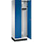 Een open stalen kast met twee deuren met blauwe deuren. Binnen: plank, haken, witte achterwand.
