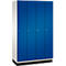 Blauwe kast met vier deuren, metalen handgrepen en witte zijpanelen.