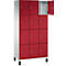 Kast met rode deuren; een deur open.