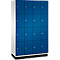 Kast met 16 blauwe deuren met zilveren handgrepen, wit frame en zwarte voet.