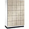 Kast met 16 compartimenten, lichte houtnerf, zwarte frames en handvatten. Op een donkere basis.