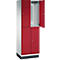 Ein roter Spind, eine Tür geöffnet. Der Spind hat vier Türen, zwei Türen sind rot, zwei sind weiß.