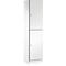 Witte kast met twee deuren, handgrepen en slot.