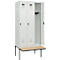 C+P Evolo Plus garderobekast, 3 vakken van elk 300 mm breed, zwevende bank, B 900 x D 815 x H 2120 mm, draaigrendel, lichtgrijs/lichtgrijs