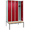 C+P Evolo Plus garderobekast, 4 vakken, 300 mm vakbreedte, met bank eronder, B 1200 x D 815 x H 2120 mm, draaigrendel, lichtgrijs/ruy rood