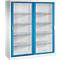 Grote metalen kast met lichtblauwe frames, glazen schuifdeuren en meerdere interne legborden.